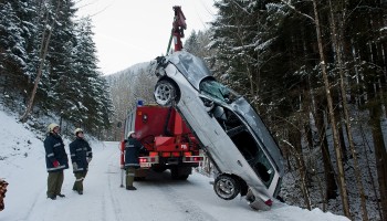 Fahrzeugbergung St. Georgen/Klaus [Foto: Martin Steinbach, NÖN Ybbstal]