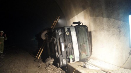 LKW-Bergung Citytunnel-Baustelle (Bild: Andrea Mandl)