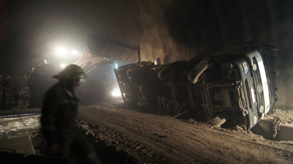 LKW-Bergung Citytunnel-Baustelle (Bild: Andrea Mandl)