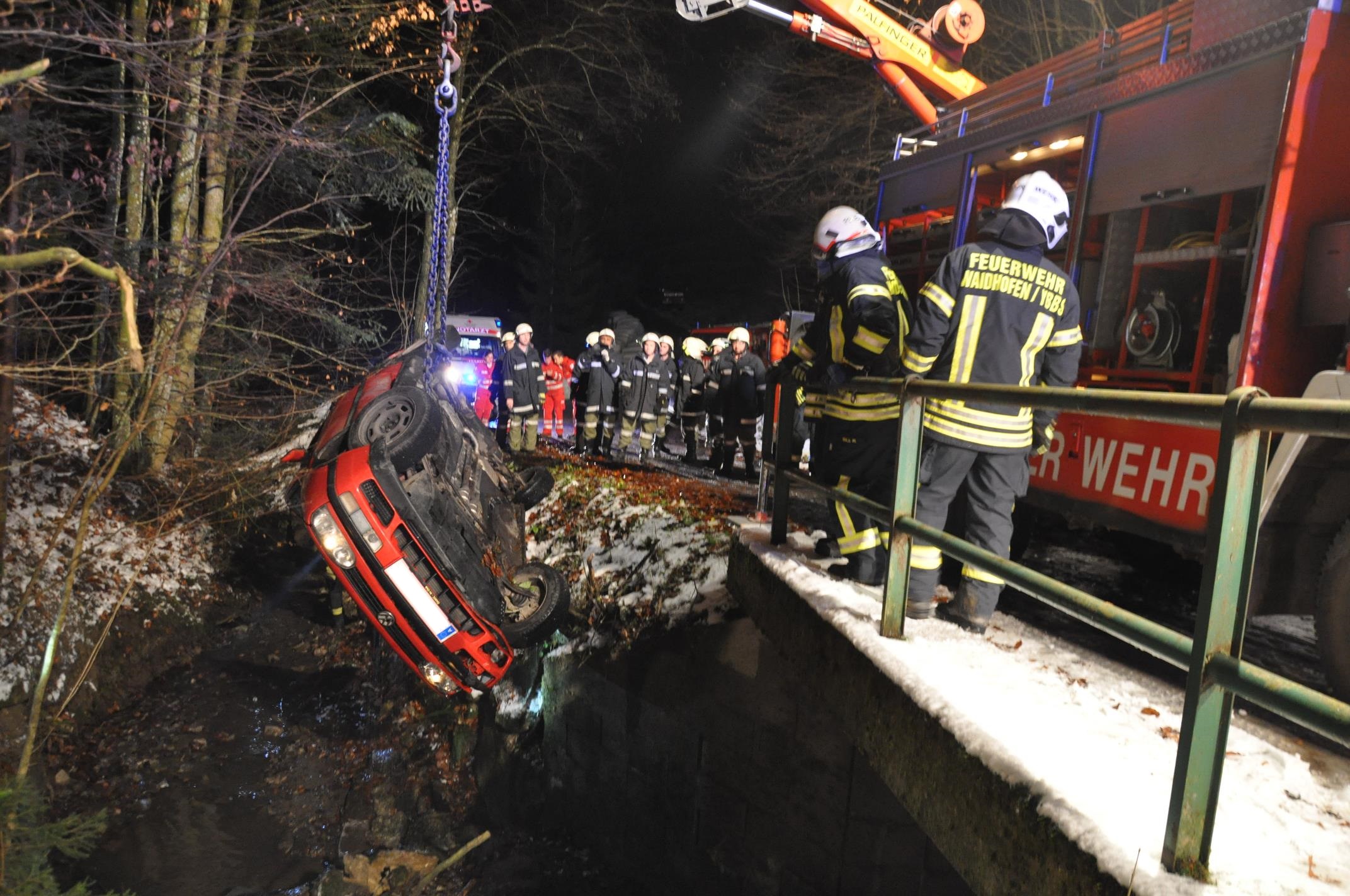 Menschenrettung nach Verkehrsunfall / Foto (c) Fritz Stummer